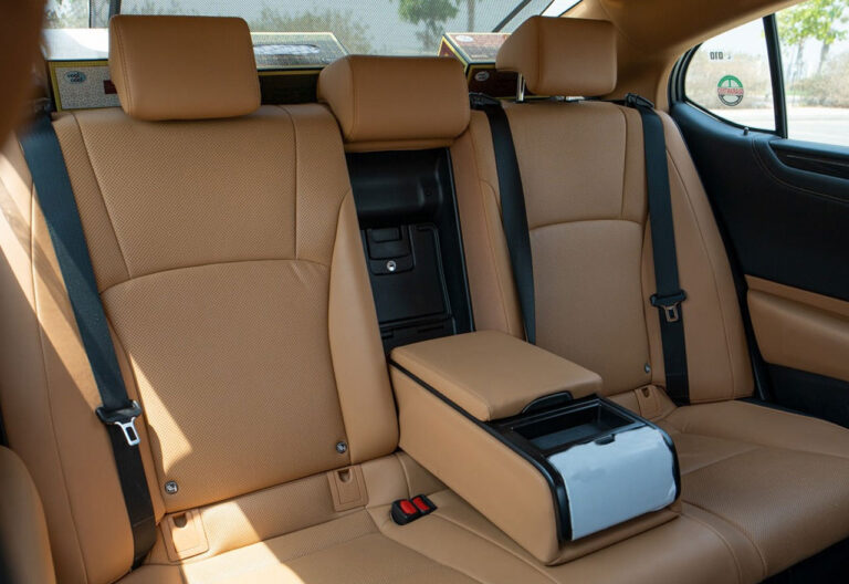Lexus ES 350 chauffeur car hire with driver in dubai