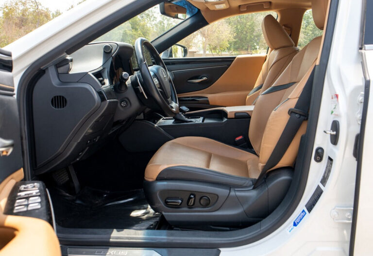 Lexus ES 350 chauffeur car hire with driver in dubai