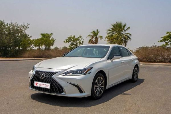 Lexus ES 350 chauffeur car hire with driver in dubai